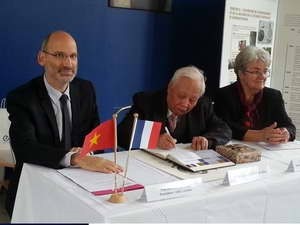 Le professeur Nguyên Van Hiêu honoré en France - ảnh 1